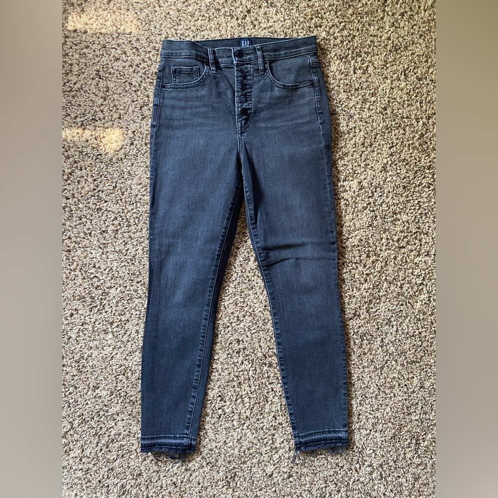 Gap. Size 4/27R. True Skinny.